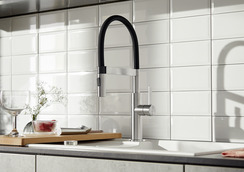 smarte Wassersystem, hochwertige multifunktionale Armatur für moderne Küche - Dein Schreiner aus Esslingen